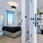 Bright Centre 2-bed Apt, Super-fast Wifi *