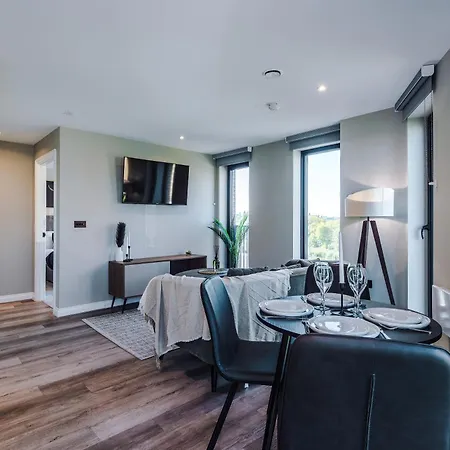 Bright Centre 2-bed Apt, Super-fast Wifi * Лидс
