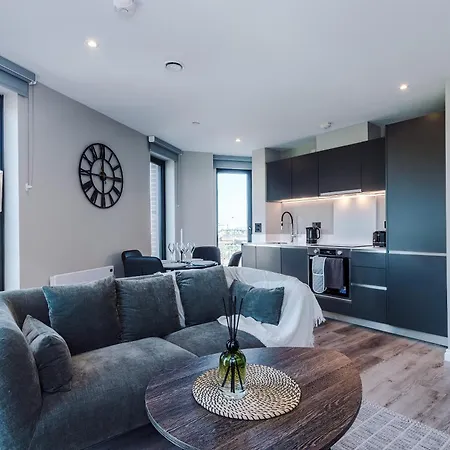 Bright Centre 2-bed Apt, Super-fast Wifi Апартаменти *