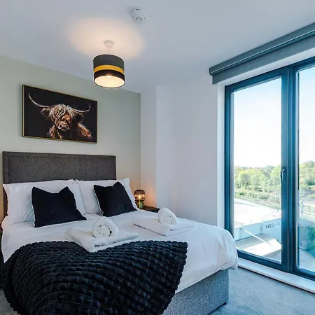 Апартаменти Bright Centre 2-bed Apt, Super-fast Wifi