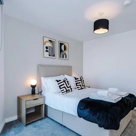 Bright Centre 2-bed Apt, Super-fast Wifi * Лідс