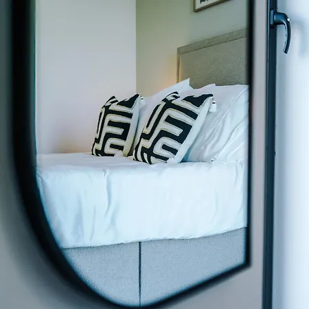 Bright Centre 2-bed Apt, Super-fast Wifi Appartement