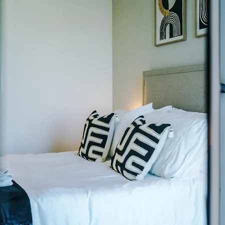 Bright Centre 2-bed Apt, Super-fast Wifi * Leeds (West Yorkshire)