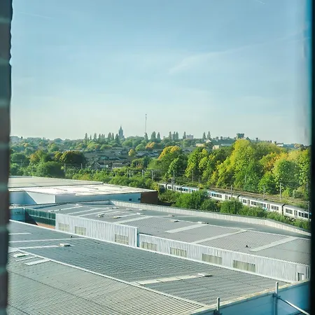 Centre 2br Apt, 7th-floor Views