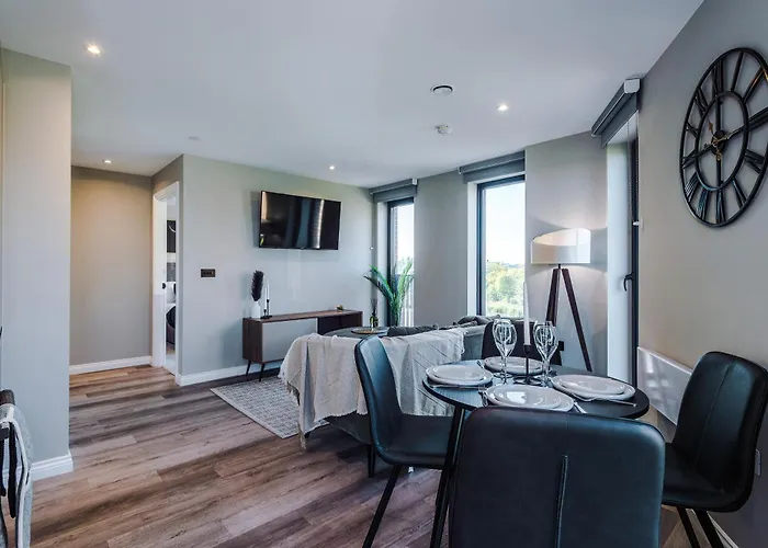 Bright Centre 2-bed Apt, Super-fast Wifi * Лідс