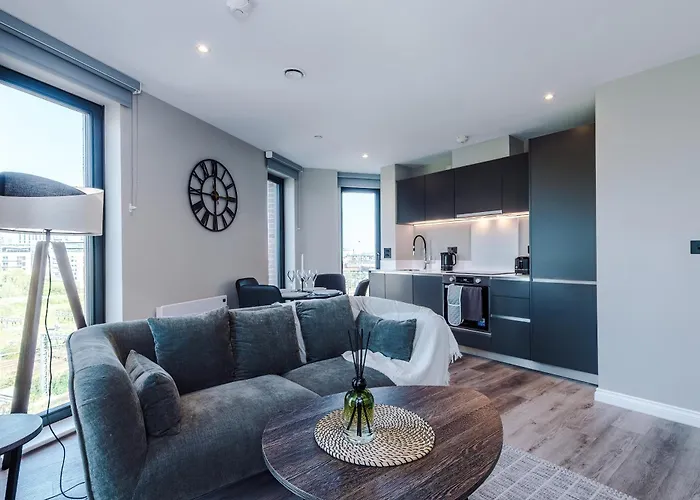 Bright Centre 2-bed Apt, Super-fast Wifi Апартаменти *