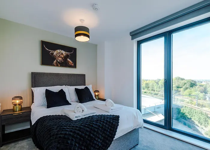 Апартаменти Bright Centre 2-bed Apt, Super-fast Wifi