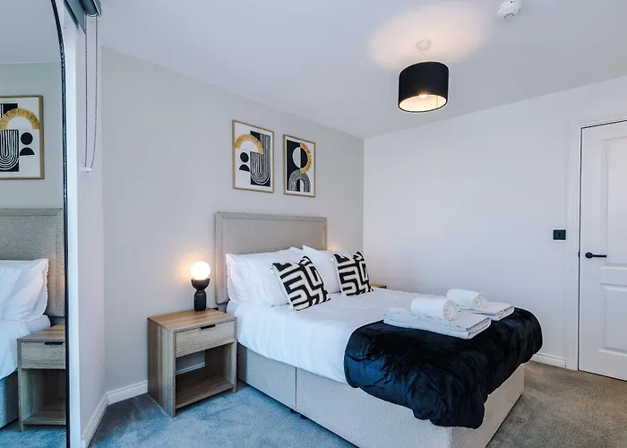 Bright Centre 2-bed Apt, Super-fast Wifi * Leeds (West Yorkshire)