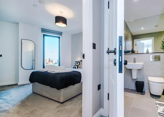 Bright Centre 2-bed Apt, Super-fast Wifi *