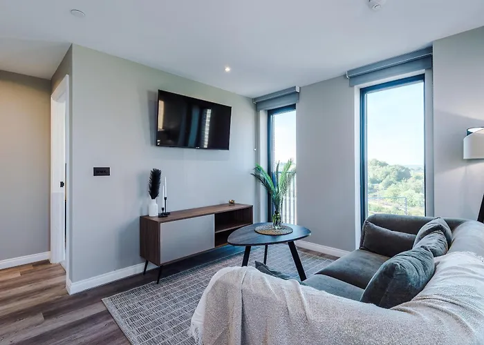 Bright Centre 2-bed Apt, Super-fast Wifi * Лідс