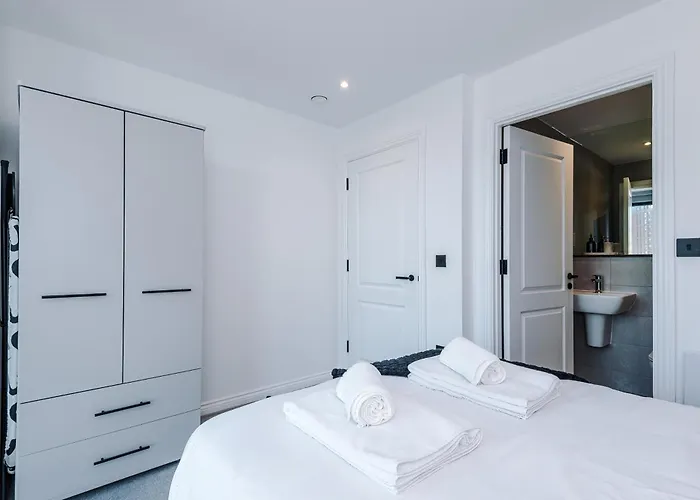 Bright Centre 2-bed Apt, Super-fast Wifi Лідс