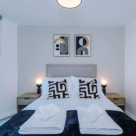 Bright Centre 2-bed Apt, Super-fast Wifi * 리즈