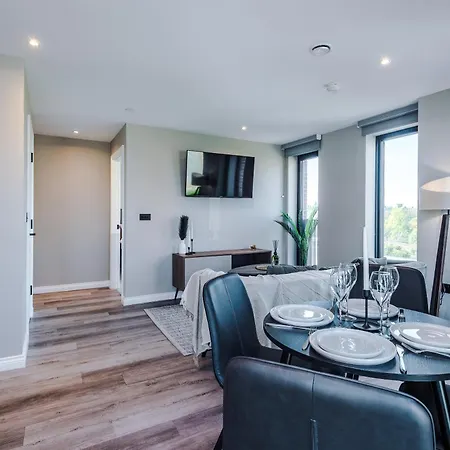 Bright Centre 2-bed Apt, Super-fast Wifi * 리즈