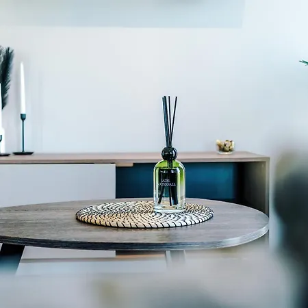 Bright Centre 2-bed Apt, Super-fast Wifi 아파트