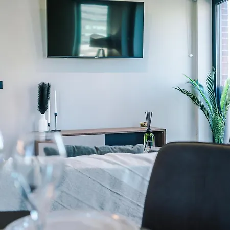 Bright Centre 2-bed Apt, Super-fast Wifi * 리즈