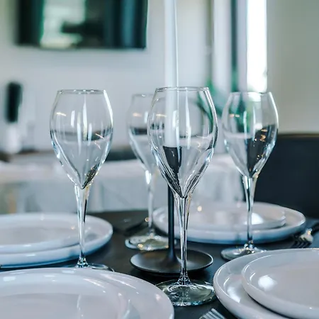 Bright Centre 2-bed Apt, Super-fast Wifi 아파트 리즈