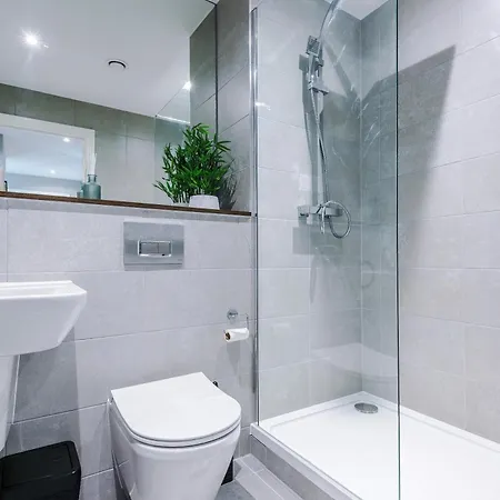 Bright Centre 2-bed Apt, Super-fast Wifi 아파트 *