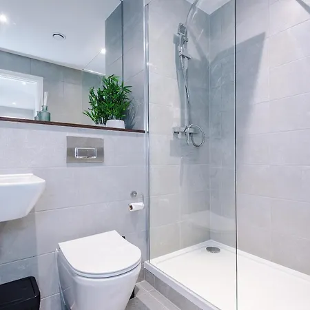 아파트 Bright Centre 2-bed Apt, Super-fast Wifi *