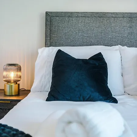 Bright Centre 2-bed Apt, Super-fast Wifi 리즈